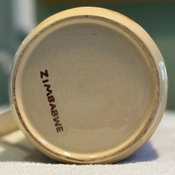 Giraffe Patterned Pitcher - Picture 6 of 7